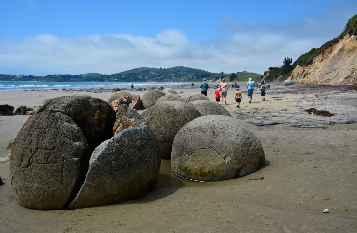 10 Amazing Moeraki Boulders Images Fontica Blog